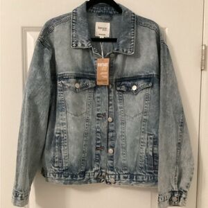 NWT!!  Kensie Women's Light Blue Denim Jacket (Size Large)